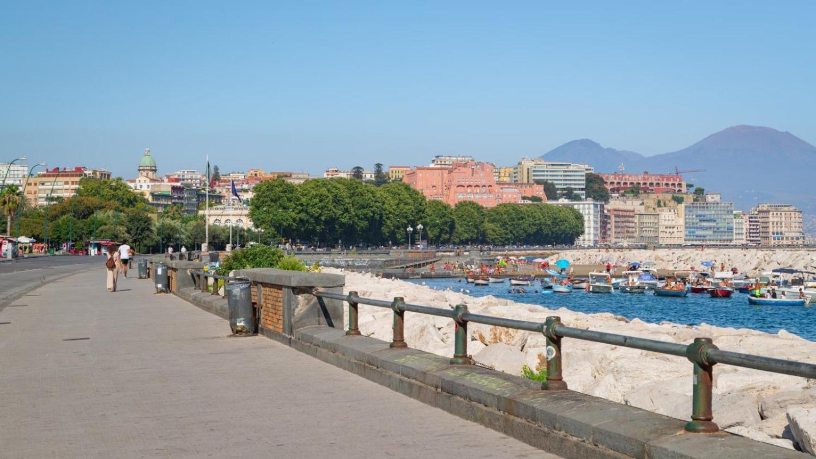 نابولي House Piazza Plebiscito By Loveinthetravel المظهر الخارجي الصورة